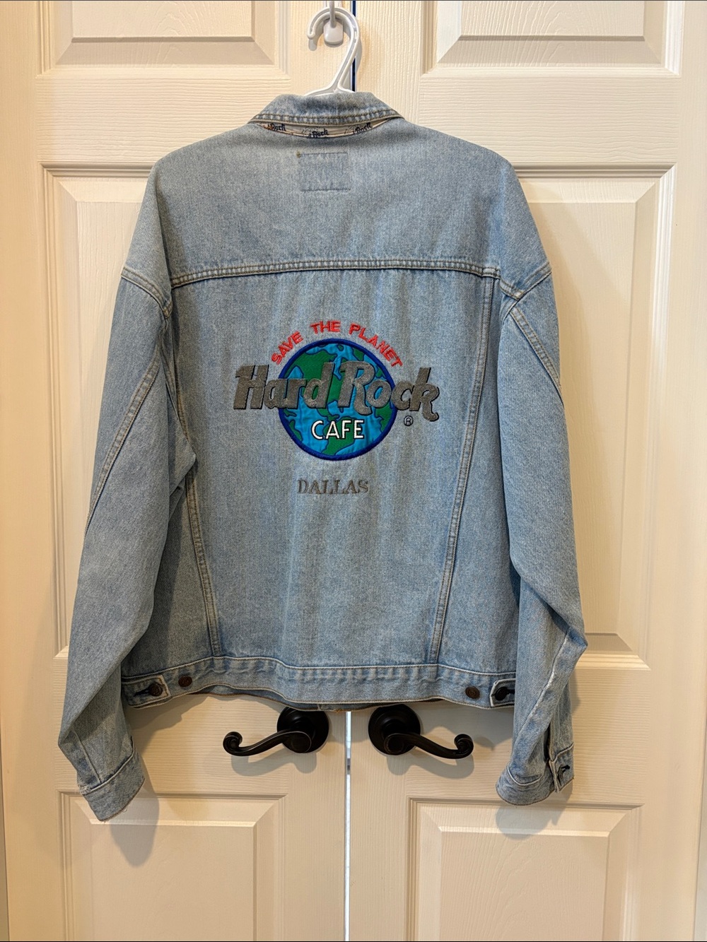 Excellent condition - Hard Rock Cafe Dallas Light Wash Denim Jacket - Picture 2 of 3